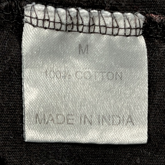 Darling Blue size medium cropped short sleeve black shirt with red & green roses - Picture 7 of 8